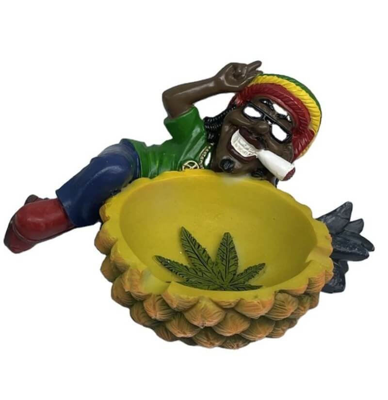Wholesale New Design Bobble Head Jamaic Green Leaf Smoking Accessory Resin Jamaican Chilling Man Cigar Ashtray